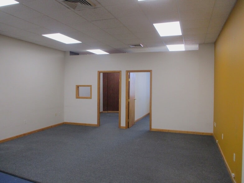 59 Flatbush Ave, Brooklyn, NY for lease - Interior Photo - Image 2 of 12