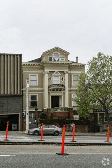2209 Van Ness Ave, San Francisco, CA à vendre - Photo du bâtiment - Image 2 de 7