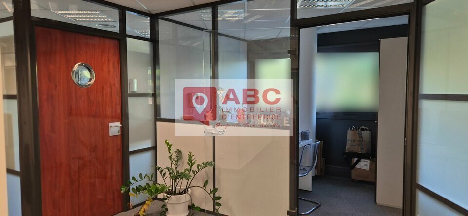 Office in Montpellier for lease Interior Photo- Image 1 of 7