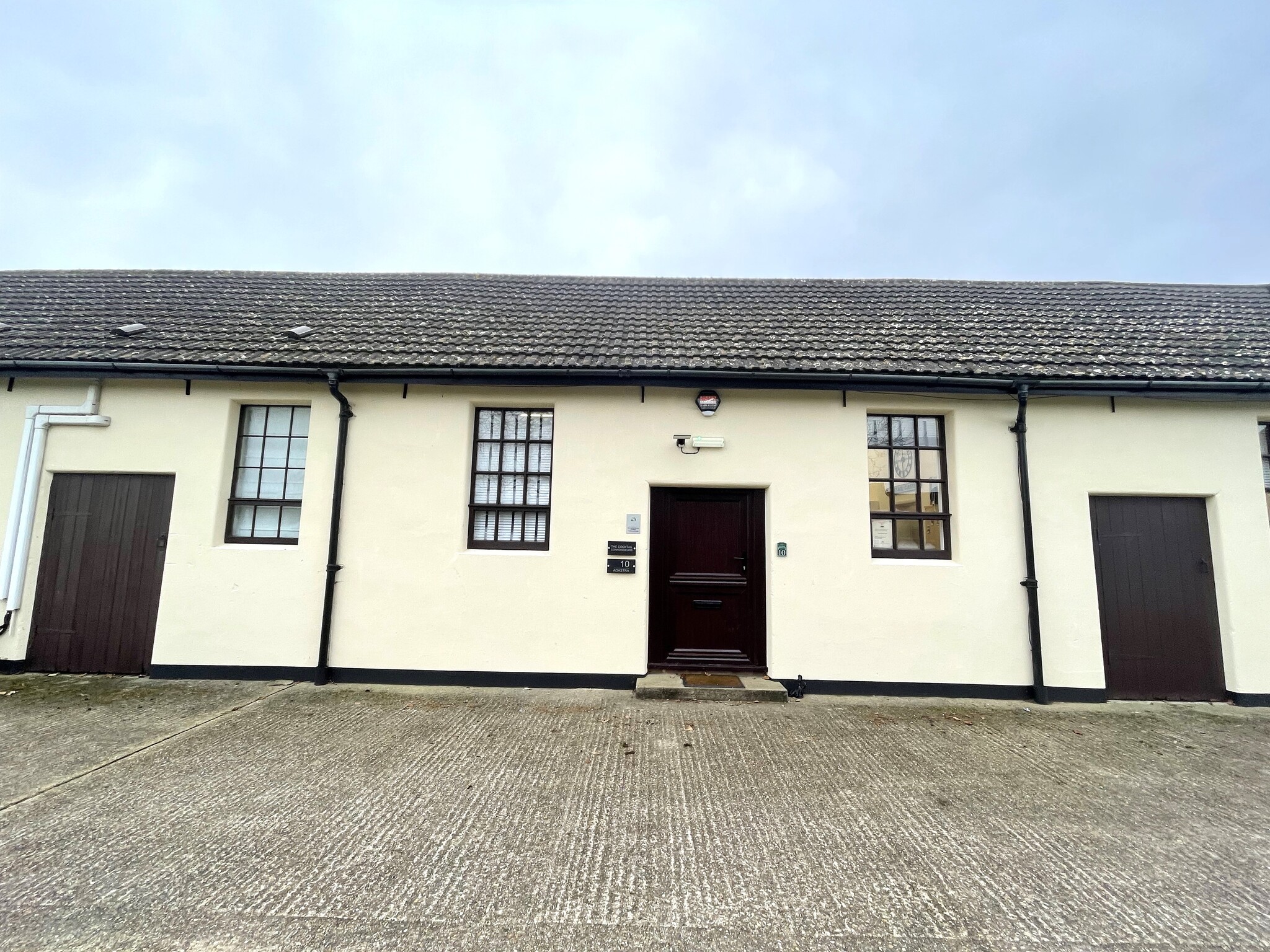 Old Crawley Rd, Horsham for lease Building Photo- Image 1 of 1