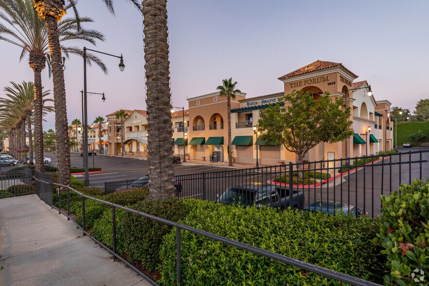 1905 Calle Barcelona, Carlsbad, CA à louer - Photo du bâtiment - Image 3 de 9