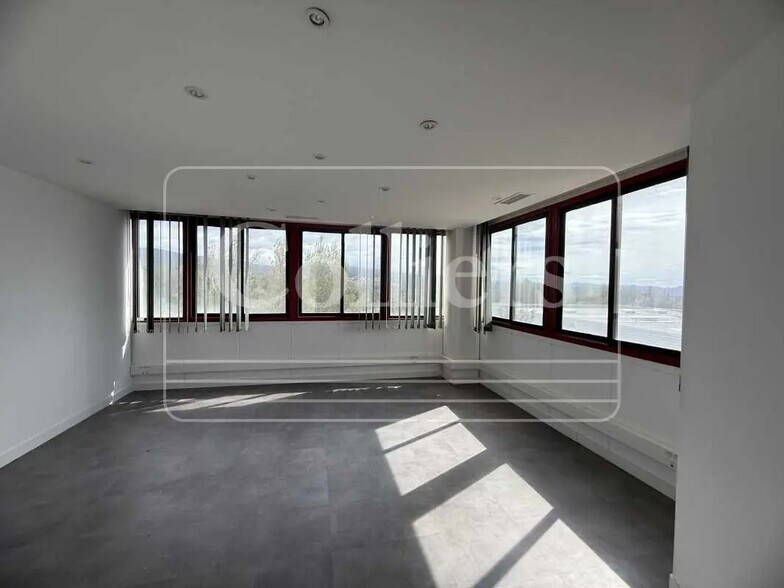 Office in La Ciotat for lease - Interior Photo - Image 1 of 3