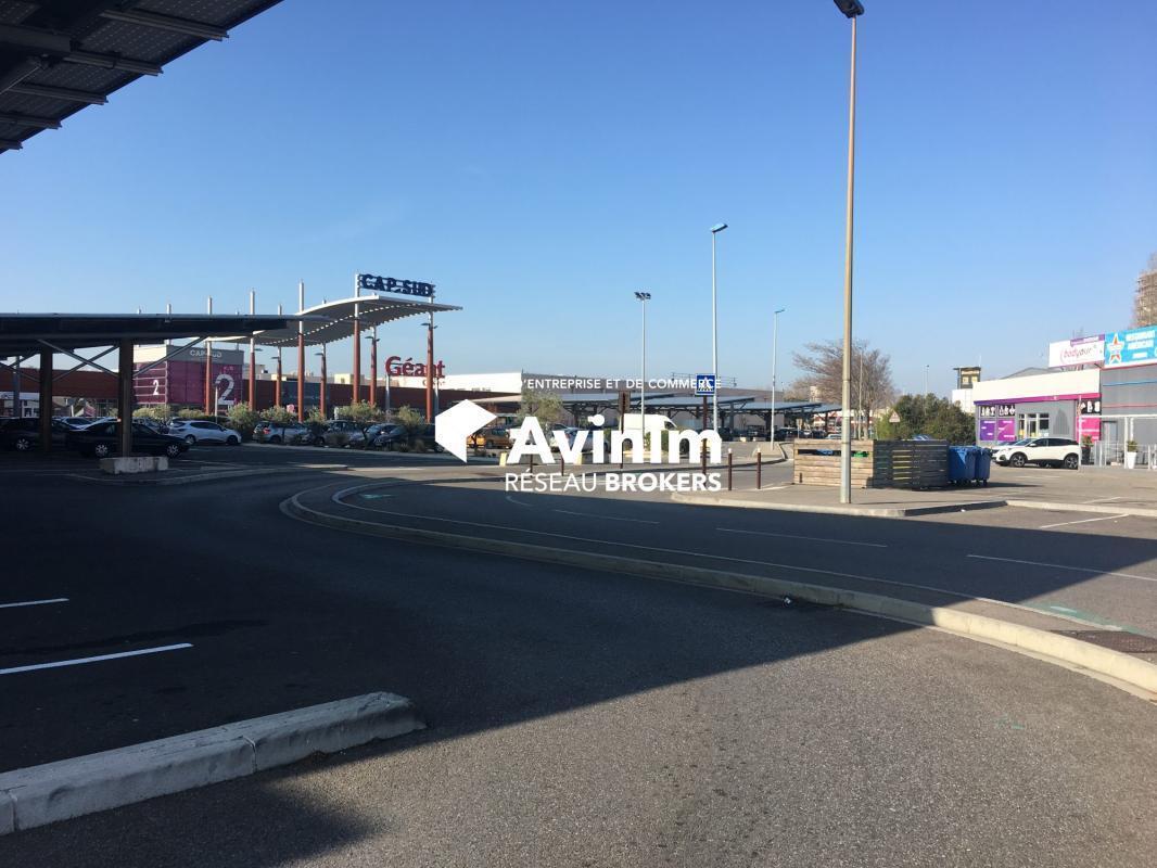 Retail in Avignon for lease Building Photo- Image 1 of 3
