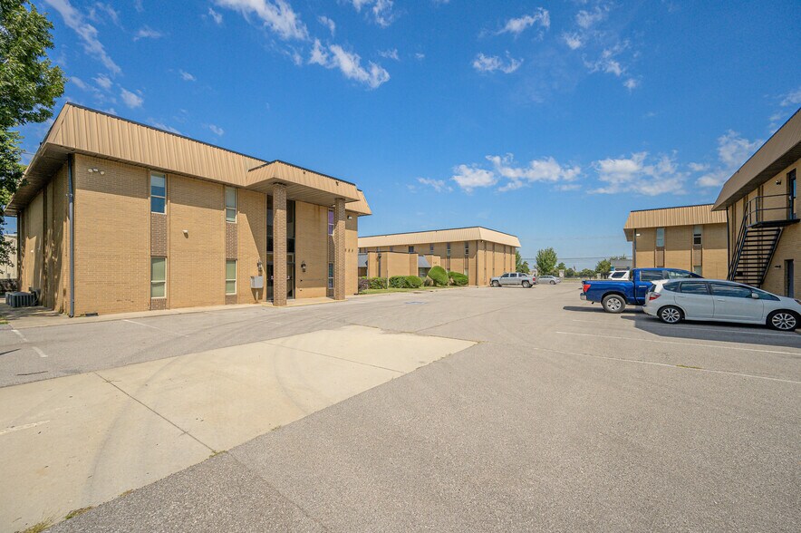 7008 NW 63rd St, Bethany, OK à vendre - Photo du bâtiment - Image 3 de 23