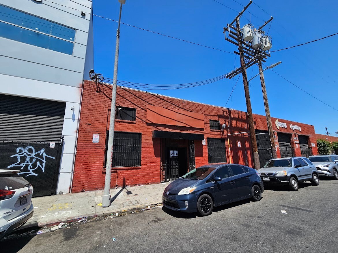 1637 Staunton Ave, Los Angeles, CA à vendre Photo du bâtiment- Image 1 de 1