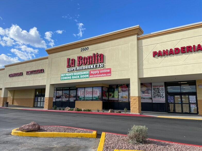 2420-2570 E Desert Inn Rd, Las Vegas, NV à louer - Photo du bâtiment - Image 2 de 5