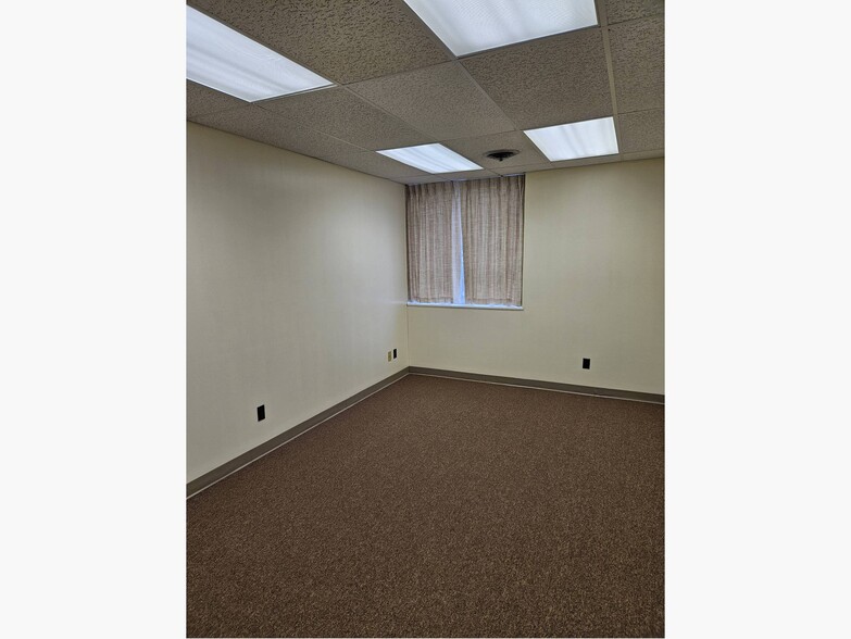 319 N Main St, Herkimer, NY for lease - Interior Photo - Image 2 of 11