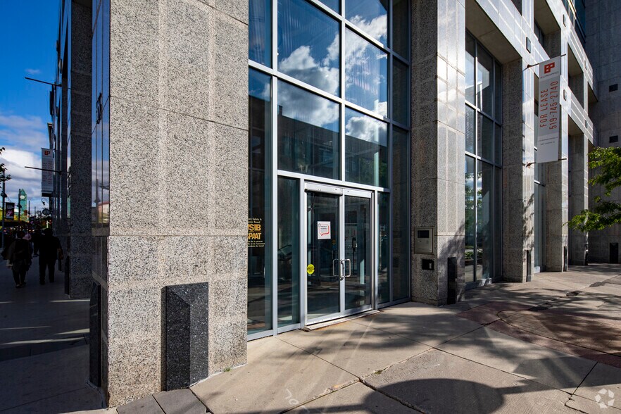 55 King St W, Kitchener, ON à louer - Photo du bâtiment - Image 3 de 12