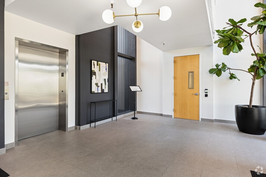 831-839 Mitten Rd, Burlingame, CA for sale - Interior Photo - Image 2 of 28
