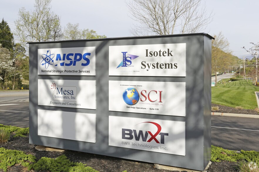 701 Scarboro Rd, Oak Ridge, TN à vendre - Photo du bâtiment - Image 3 de 8