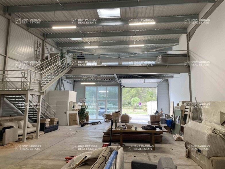 Flex in La Ciotat for lease - Interior Photo - Image 2 of 10