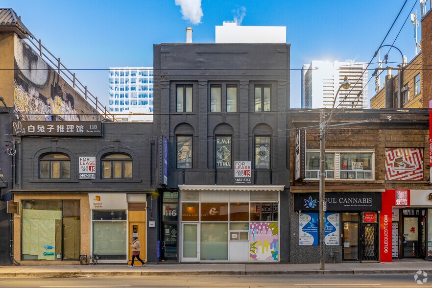 116 Dundas St W, Toronto, ON for lease - Building Photo - Image 2 of 2