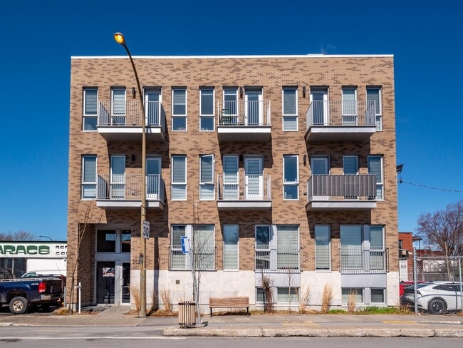 More details for 2525 St Rachel E, Montréal, QC - Multifamily for Sale