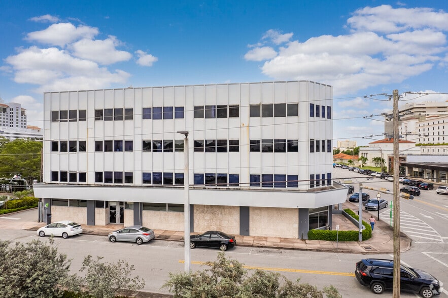 475 Biltmore Way, Coral Gables, FL for lease - Building Photo - Image 2 of 7