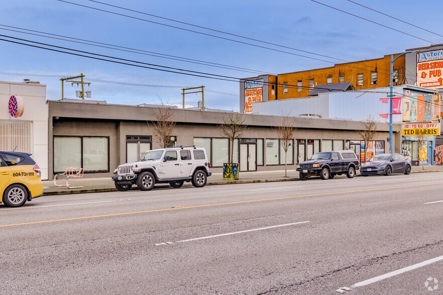 717-727 E Hastings St, Vancouver, BC à louer - Photo du bâtiment - Image 2 de 4