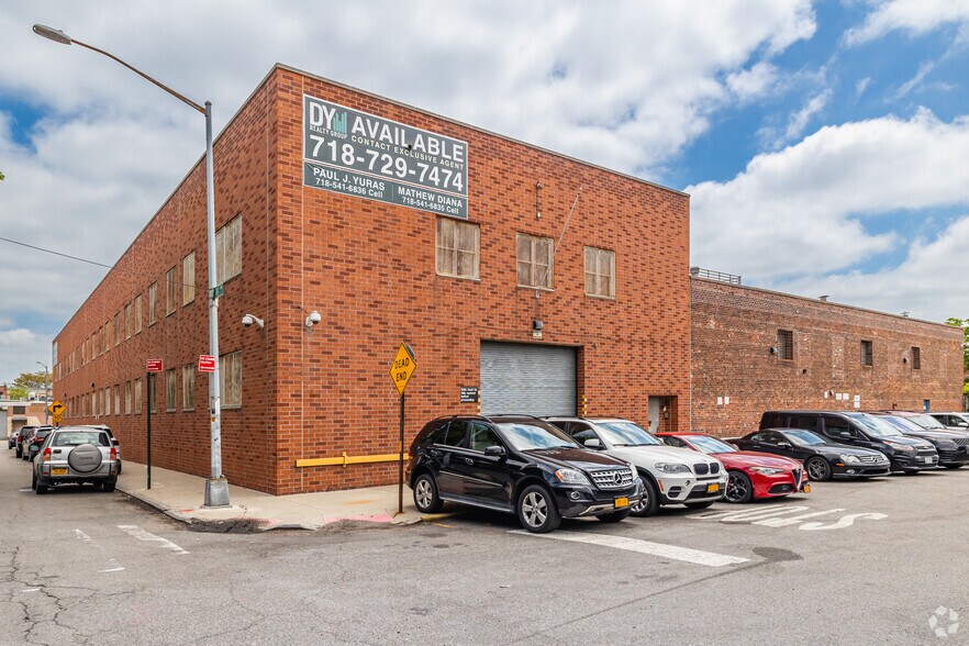 70-10 74th St, Middle Village, NY for sale - Primary Photo - Image 1 of 12