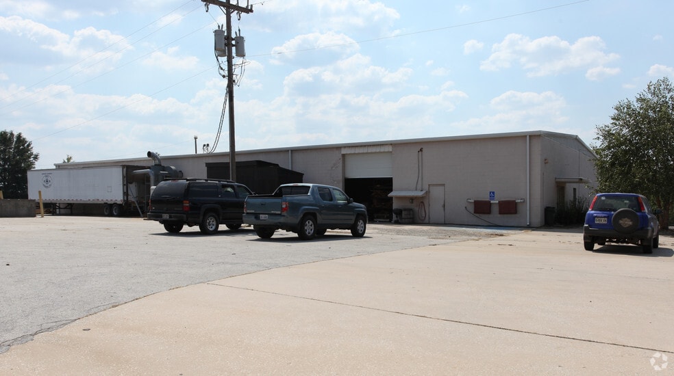 130 Pine Grove Rd, Locust Grove, GA for lease - Primary Photo - Image 1 of 7