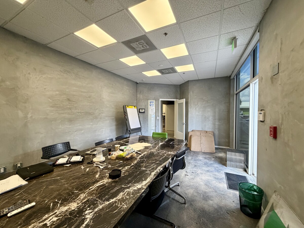 7620 NW 25th St, Miami, FL 33122 - Unité 3&4 -  - Photo intérieure - Image 1 of 18