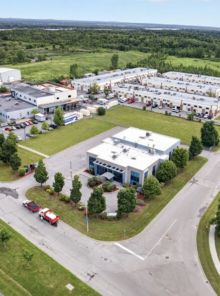 5500 Canotek Rd, Ottawa, ON à vendre - Photo du bâtiment - Image 2 de 17