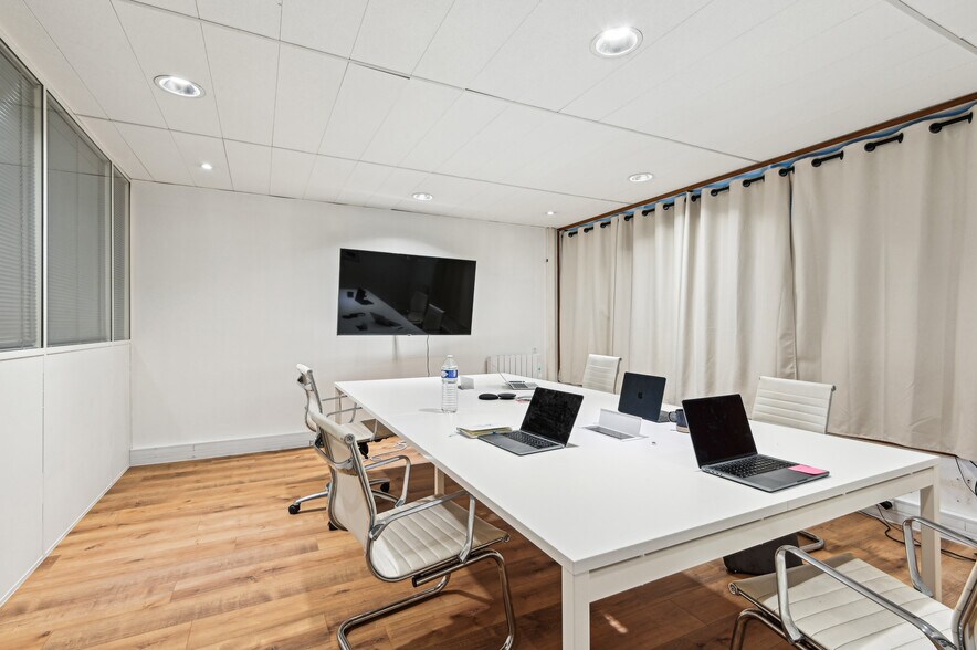 Bureau dans Boulogne-Billancourt à louer - Photo du bâtiment - Image 3 de 6