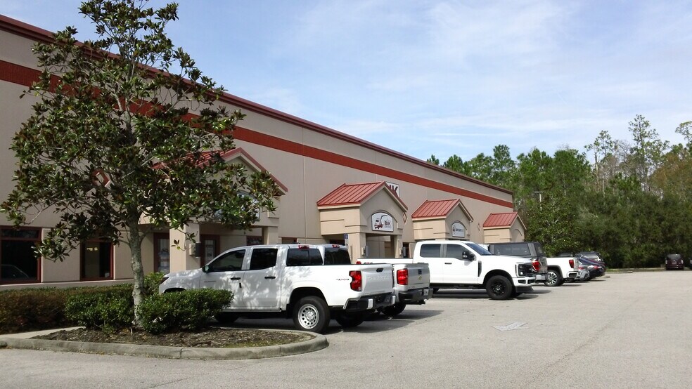 313 N Tomoka Farms Rd, Daytona Beach, FL à louer - Photo du bâtiment - Image 2 de 3