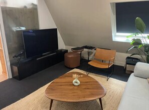 Office in Suresnes for lease Interior Photo- Image 2 of 5