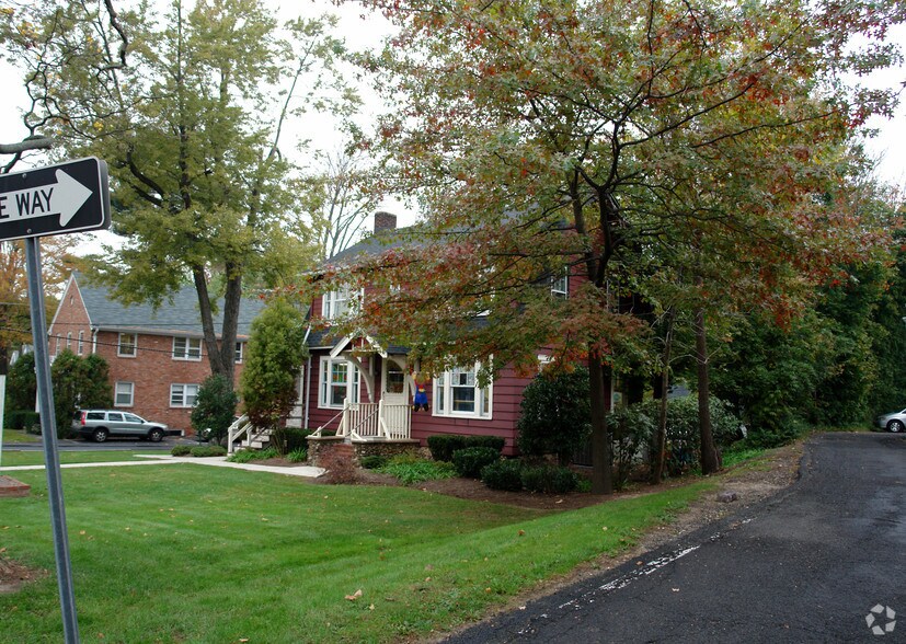 338 Main St, Chatham, NJ à louer - Photo du bâtiment - Image 3 de 7