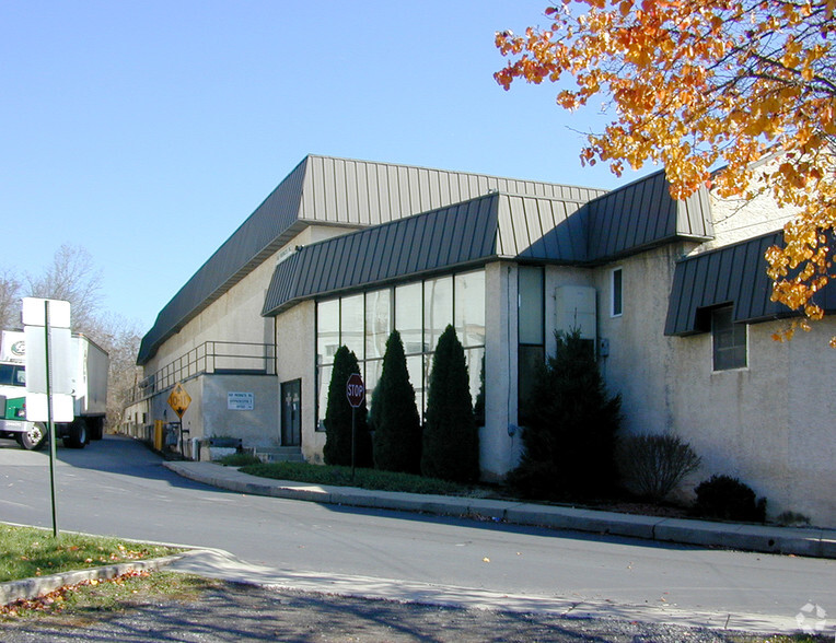 Parkmount Rd, Aston, PA for lease - Building Photo - Image 1 of 4