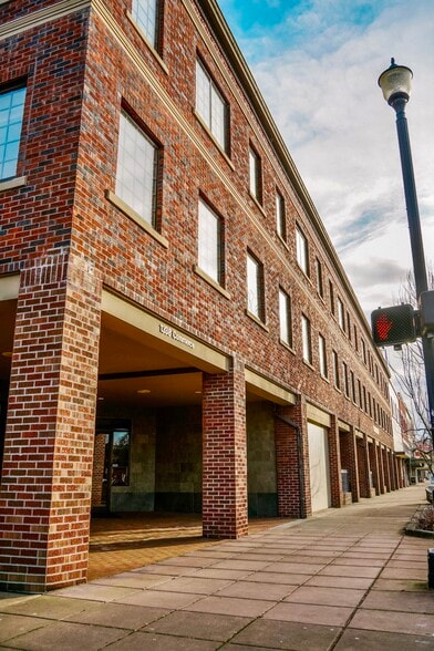 1338 Commerce Ave, Longview, WA for sale - Building Photo - Image 3 of 9