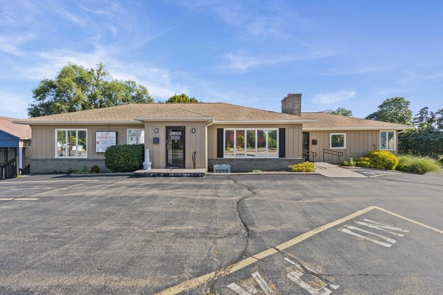 2080 W Ridge Rd, Greece, NY for lease - Building Photo - Image 1 of 27