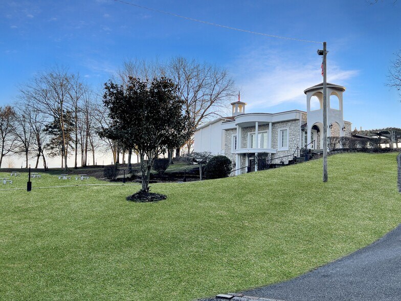 2982 Harvey Bowden Rd, Paris, TN à vendre - Photo du bâtiment - Image 1 de 57