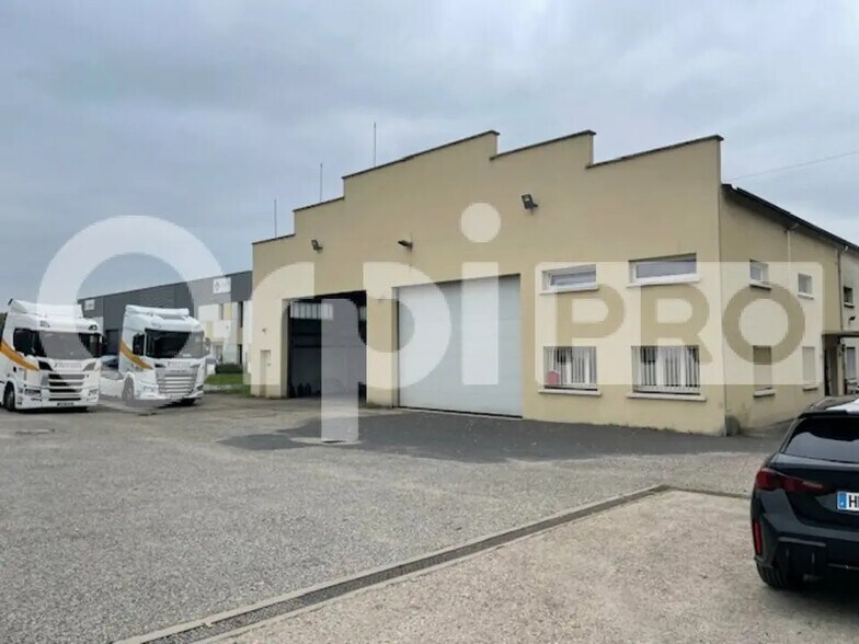 Flex in Lissieu for lease - Building Photo - Image 1 of 10