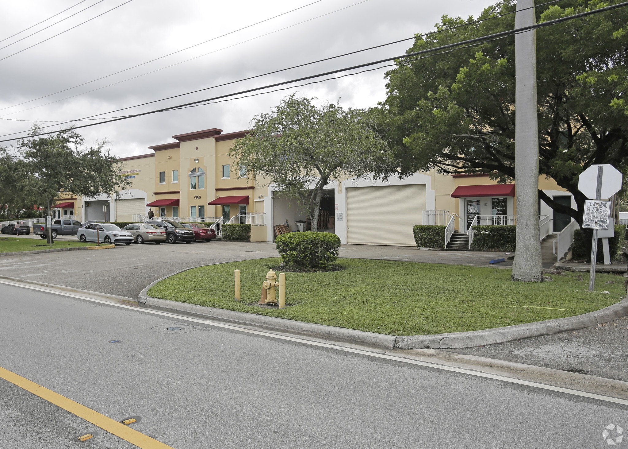 3750 NW 114th Ave, Miami, FL for lease Primary Photo- Image 1 of 21