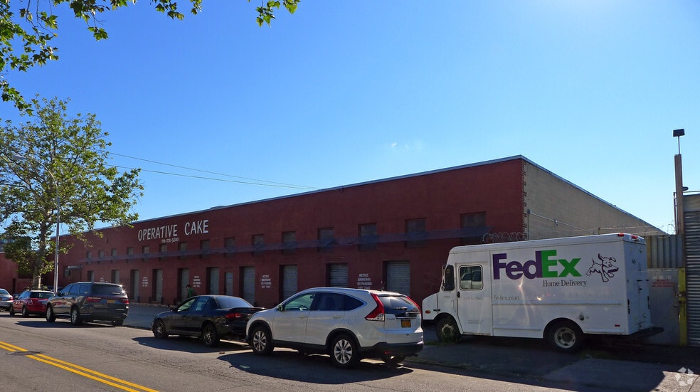 33-51 11th St, Long Island City, NY for lease - Building Photo - Image 2 of 15