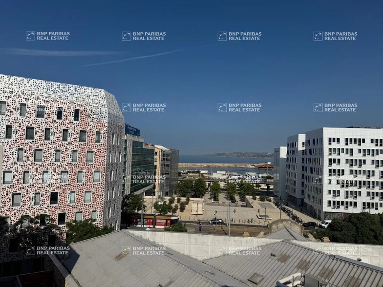 Flex in Marseille for lease - Building Photo - Image 2 of 2