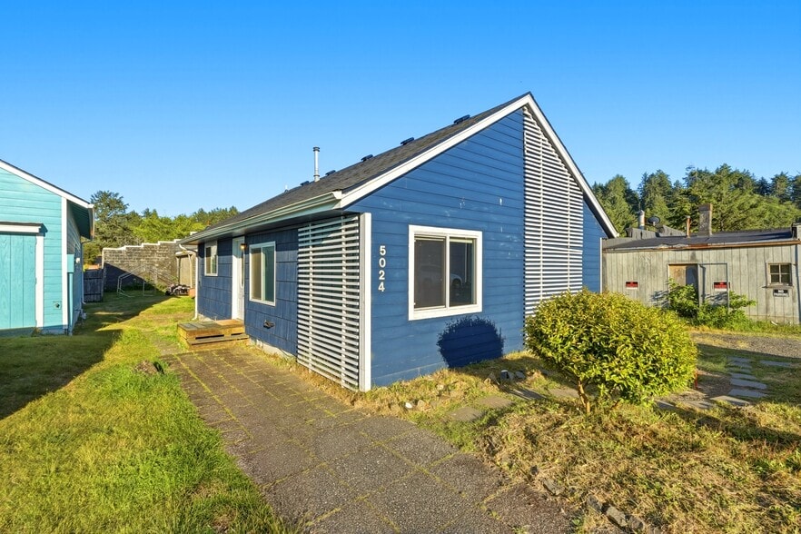 5024 NW Jetty Ave, Lincoln City, OR for sale - Building Photo - Image 2 of 19