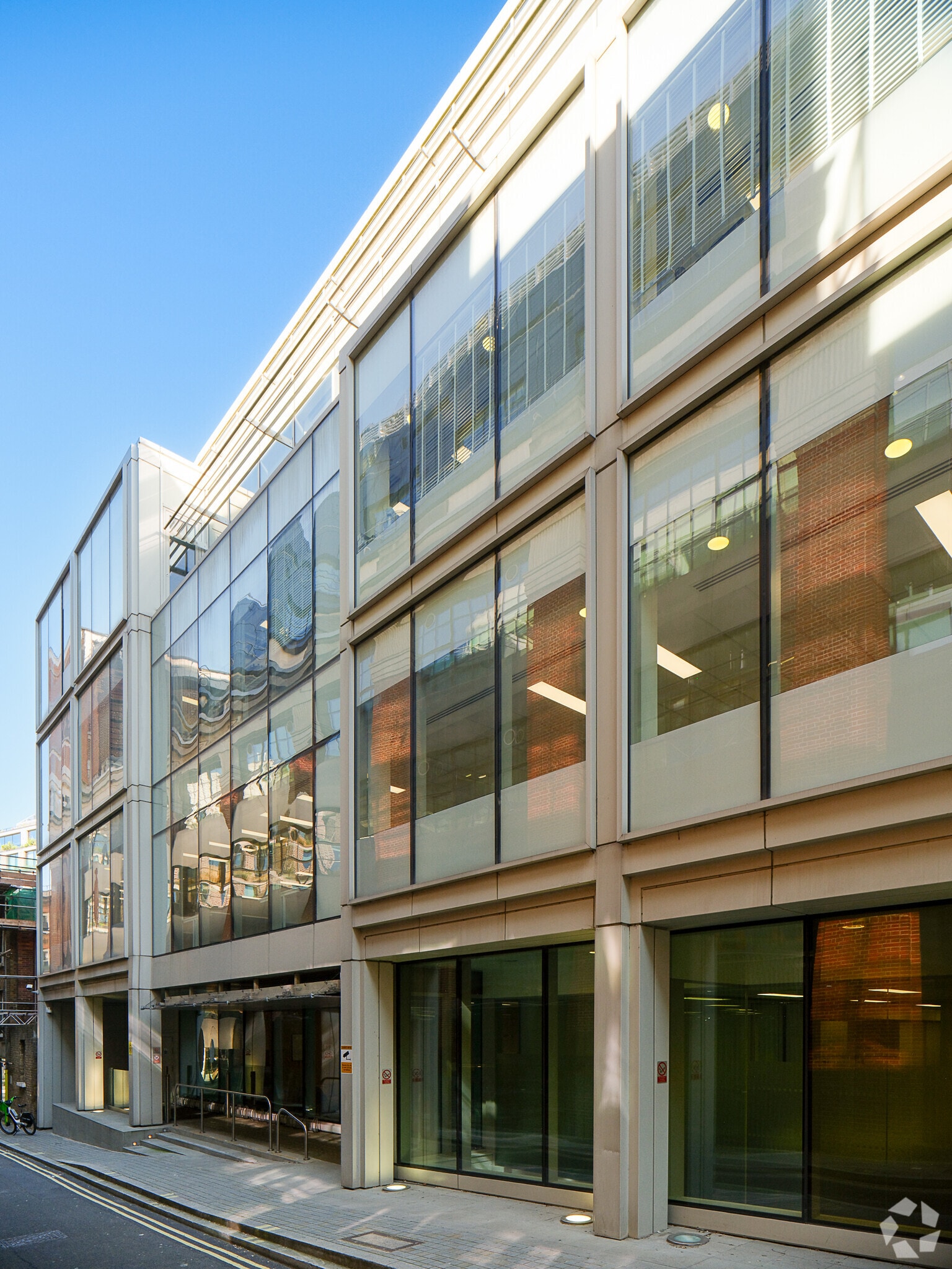 3-7 Herbal Hl, London for lease Building Photo- Image 1 of 9