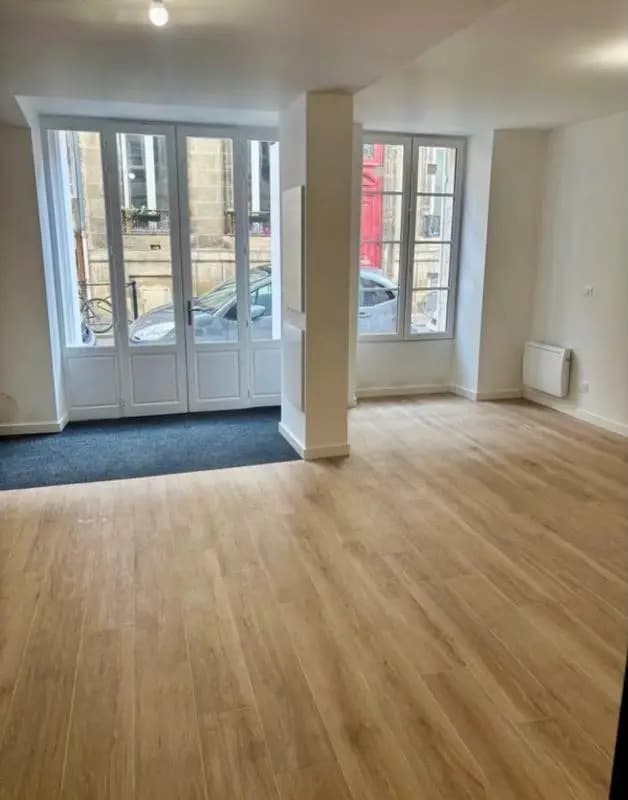 Bureau dans Bordeaux à louer Photo intérieure- Image 1 de 4