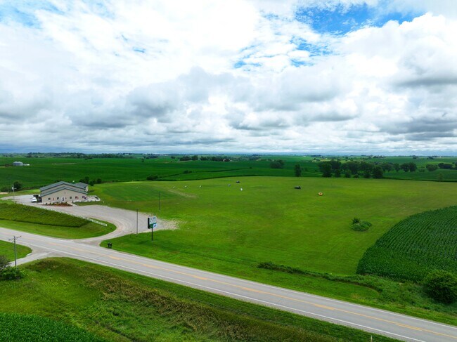 Plus de détails pour 6232 S-74 Highway, Newton, IA - Sports et divertissement à vendre