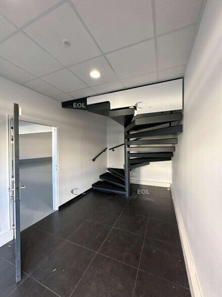 Flex in Bonneuil Sur Marne for lease - Interior Photo - Image 3 of 7
