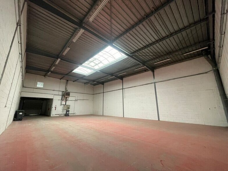 Flex dans Villejuif à louer - Photo du bâtiment - Image 3 de 13