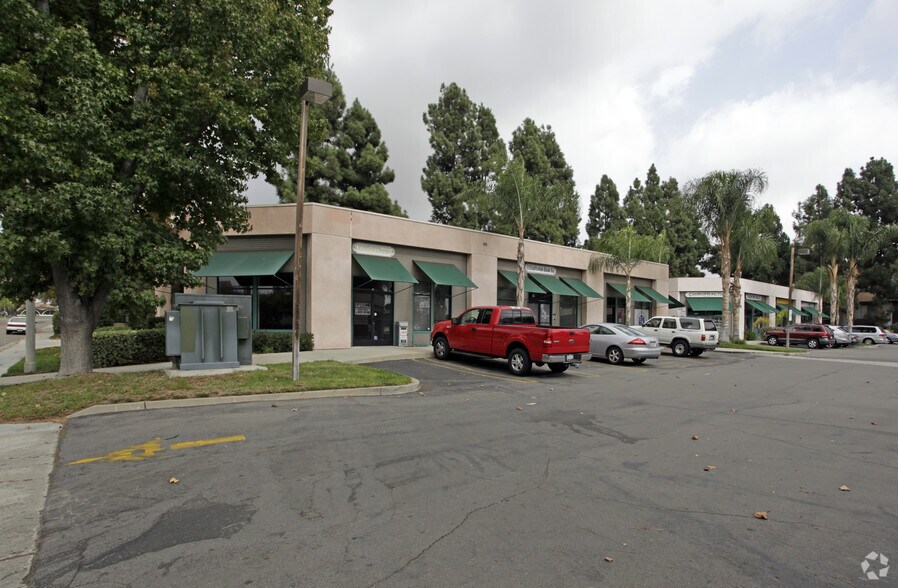 1860-1896 W El Norte Pky, Escondido, CA à louer - Photo du bâtiment - Image 3 de 4