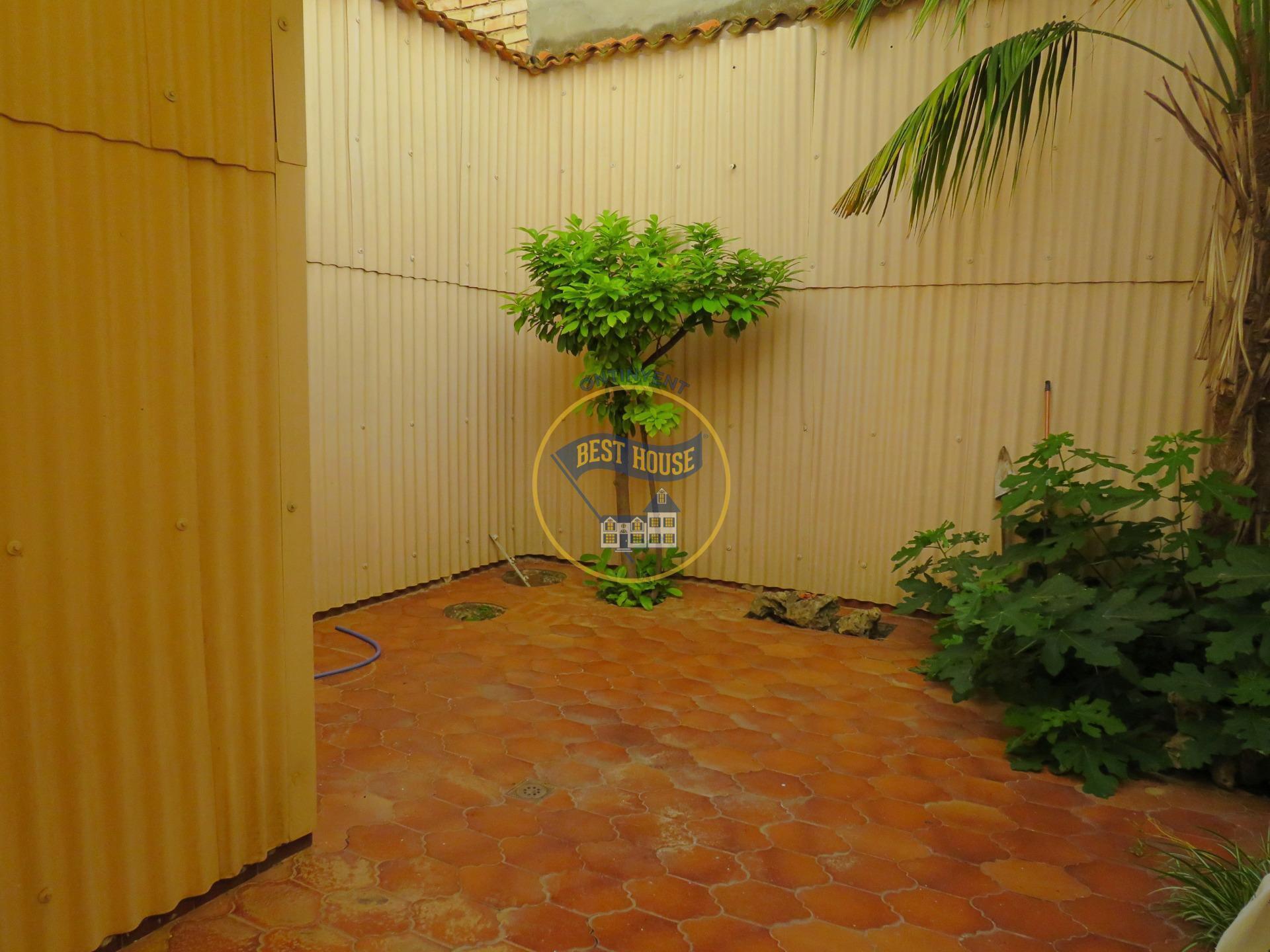 Retail in València for sale Building Photo- Image 1 of 7