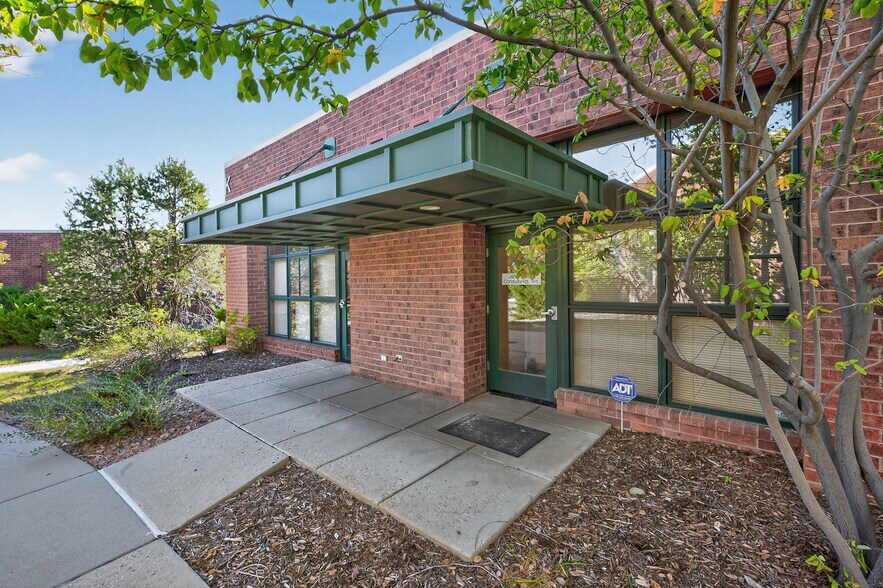 88 Inverness Cir E, Englewood, CO à vendre - Photo du bâtiment - Image 2 de 15