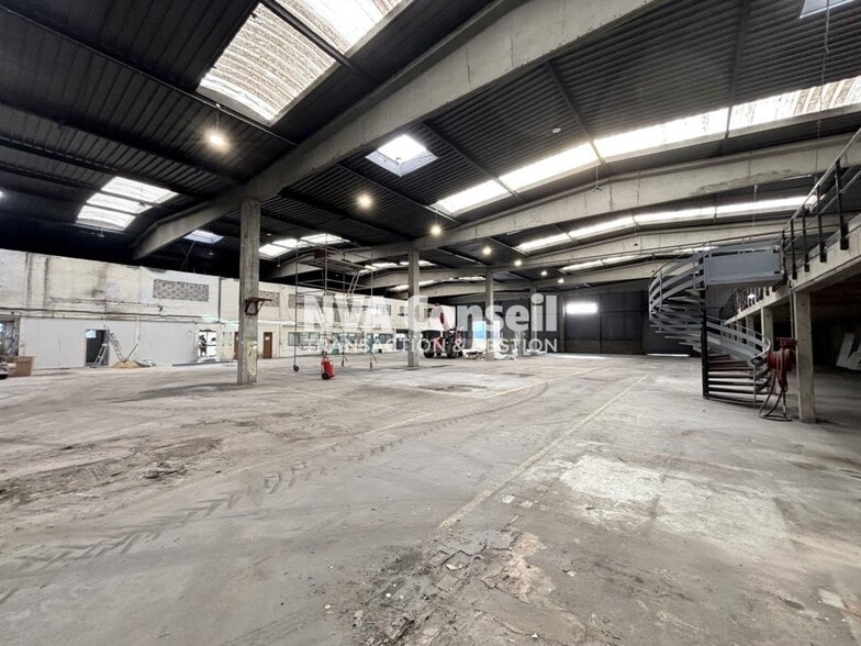 Industrial in Saint-Ouen-l'Aumône for lease - Building Photo - Image 2 of 7