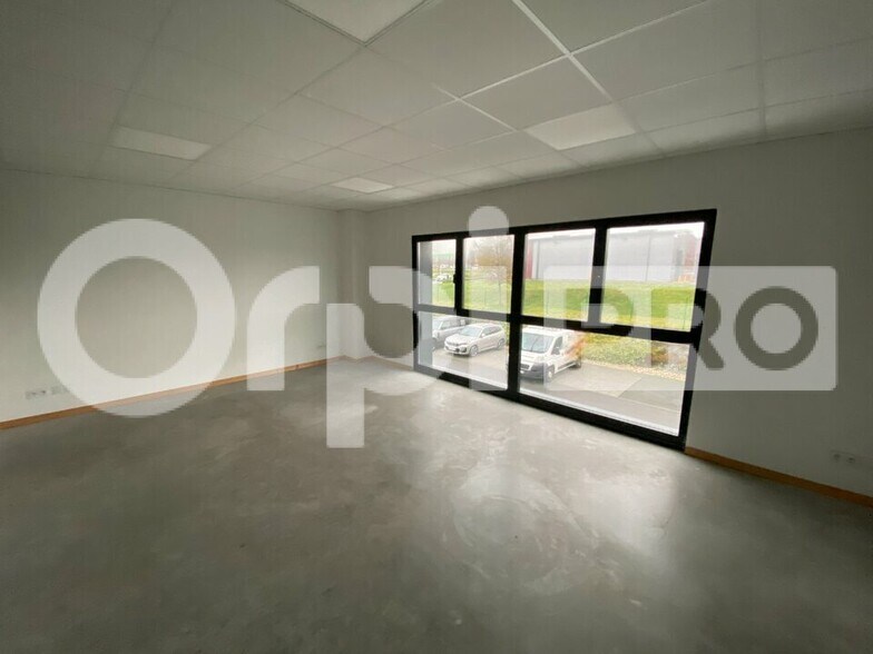Flex in Montivilliers for lease - Interior Photo - Image 2 of 9