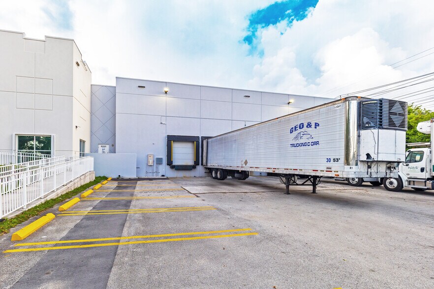 8995 NW 12th St, Miami, FL à vendre - Photo du bâtiment - Image 3 de 16