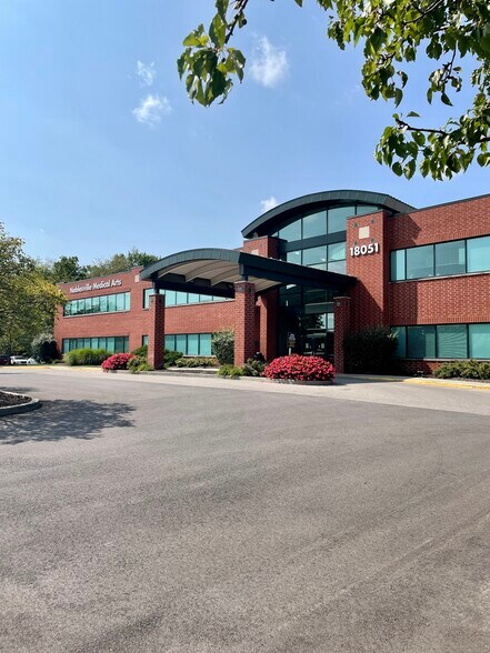 18051 River Rd, Noblesville, IN à louer - Photo du bâtiment - Image 1 de 3
