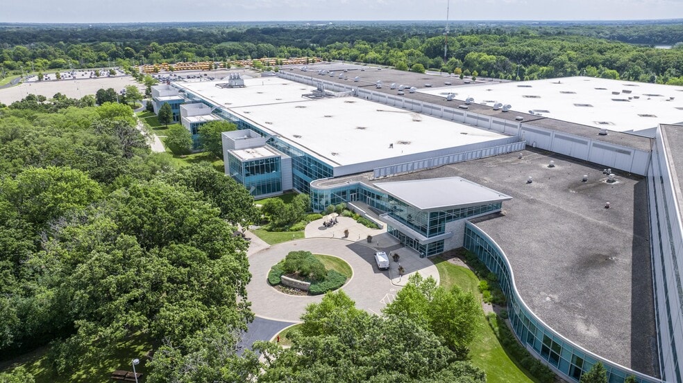 1950 Innovation Way, Libertyville, IL for lease - Building Photo - Image 2 of 44