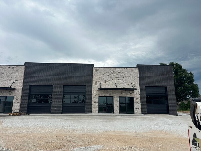 296 S Barrington Rd, Tontitown, AR for lease - Building Photo - Image 3 of 12